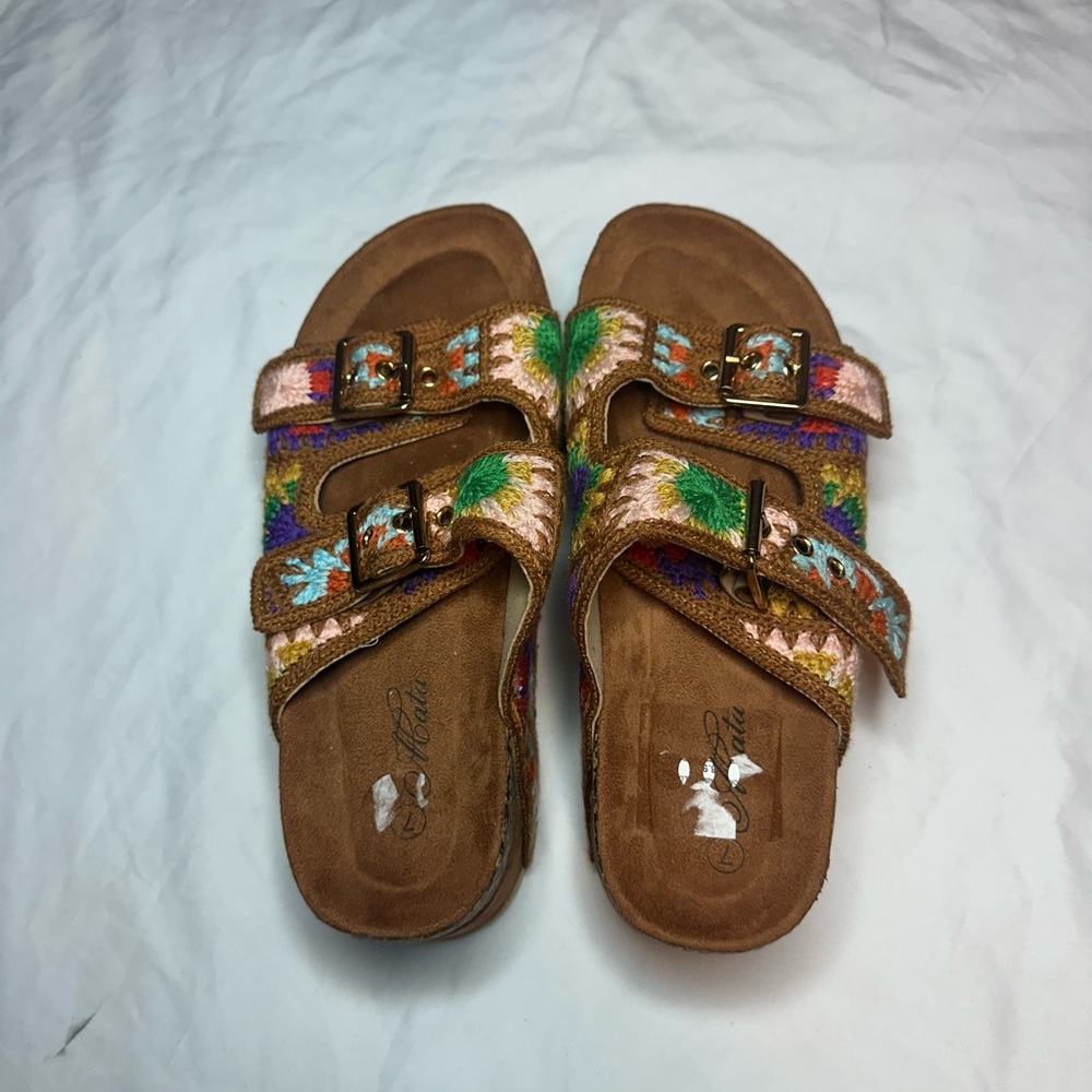 Colorful Embroidered Platform Sandals - Picture 7 of 7